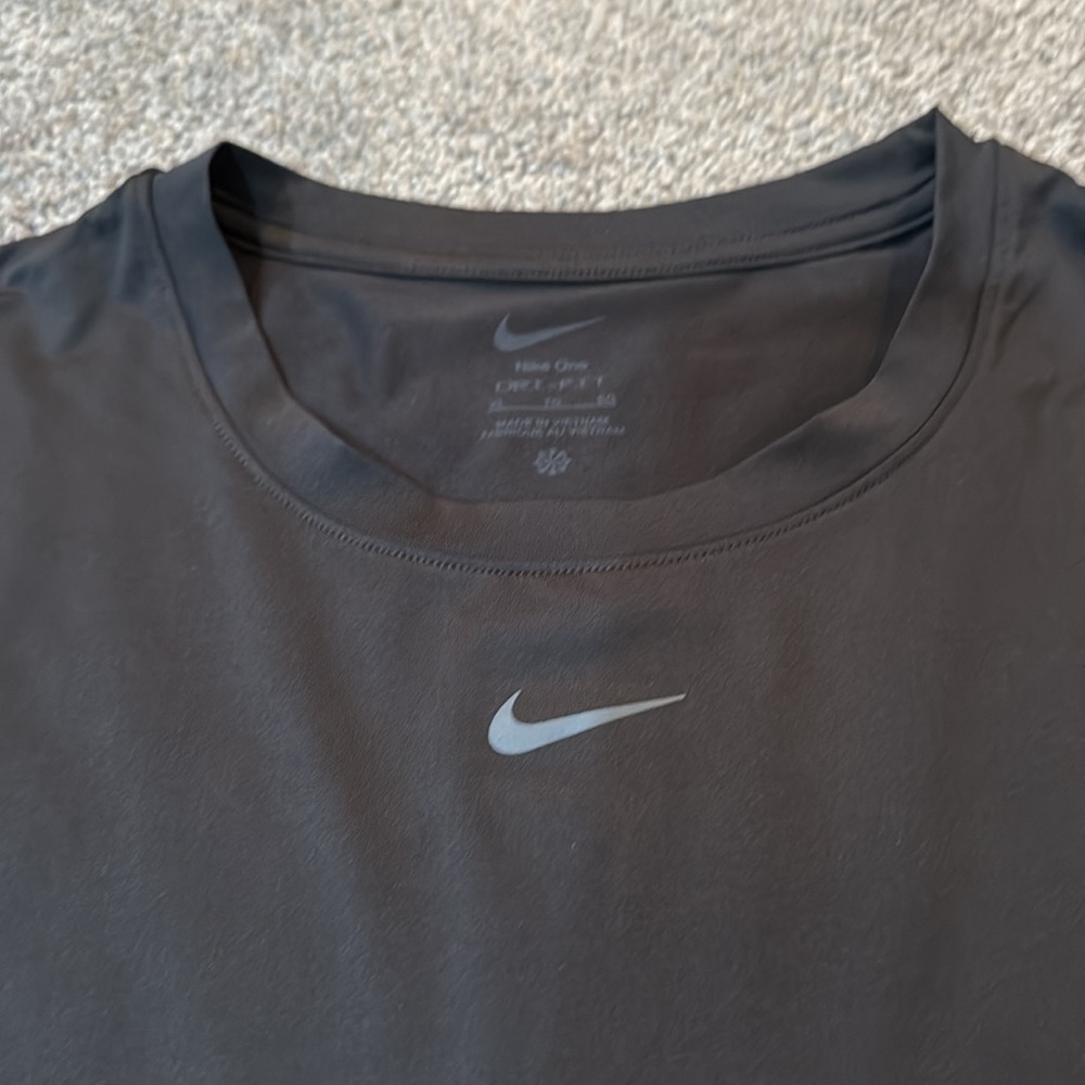 Nike Black Crop Top - Picture 2 of 2